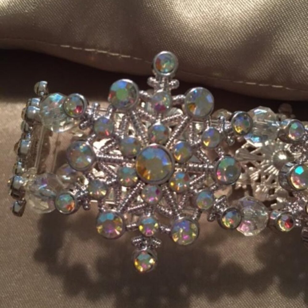Stretch Snowflake bracelet